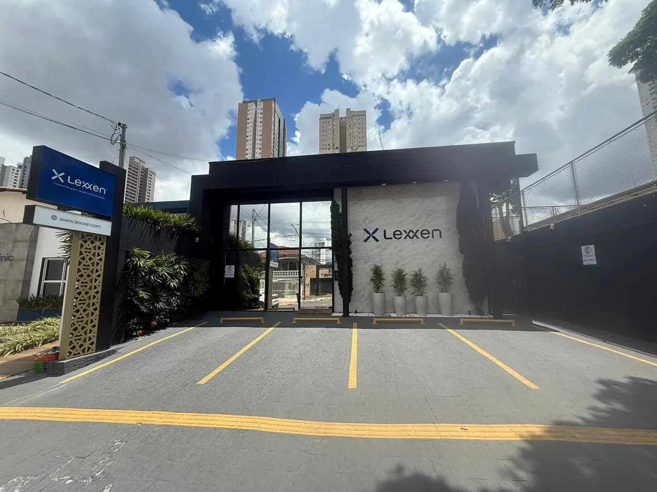 Fachada do escritório Lexxen em Goiânia